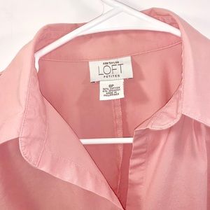 Woman’s Ann Taylor LOFT Blouse size 8 Petites Pink